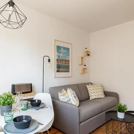 Dify - Charpennes Apartment *